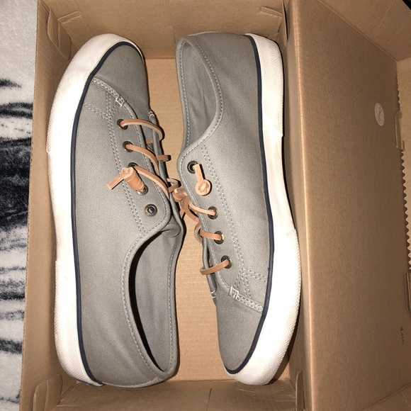 Grayish color - Picture 1 of 3